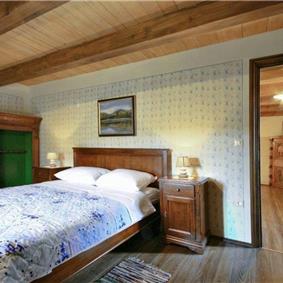 4 bedroom villa with pool near Svetvinčenat, Istria, sleeps 10